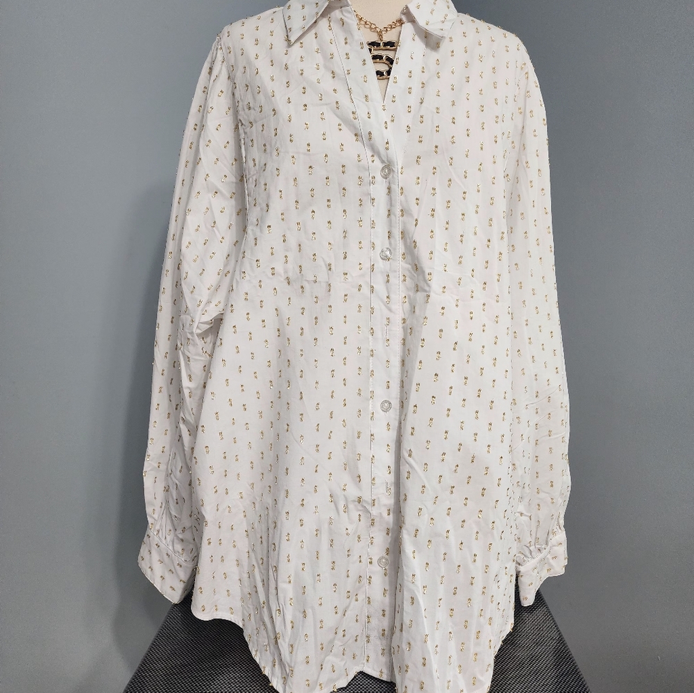White Button-Up Blouse. MARC NEW YORK . SIZE L.  L30 .B23. SLEEVE 25. A2